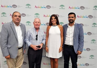 Manuel J. Jiménez, gerente del Puerto Deportivo, subrayó la importancia
de que Benalmádena esté presente en un foro que persigue “profundizar
en la creación de nexos de colaboración entre la administración pública y
la empresa privada en un sector que es clave para nuestra economía”