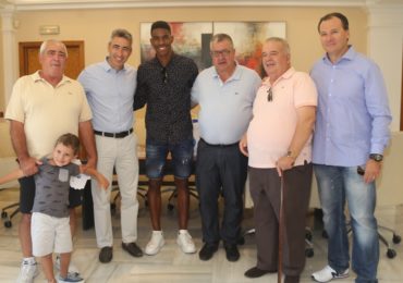 El alcalde Víctor Navas y el concejal Joaquín Villazón han recibido al Campeón de la Eurocopa Sub-21 con la Selección Española