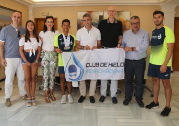 El joven deportista benalmadense logró, en categoría benjamín, la medalla de oro en 200 metros libres y 100 metros mariposa, la de plata en 100 metros libres y bronce en 8x50 estilos relevo provincial