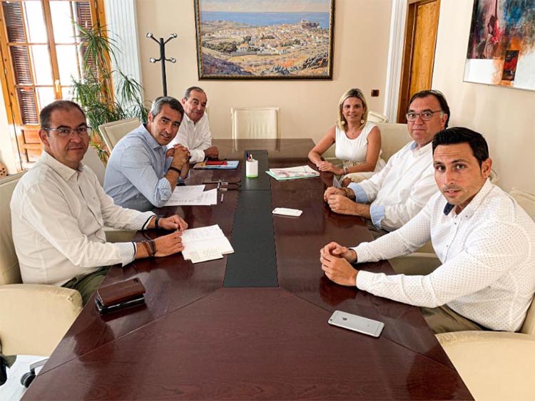 “Se trata de una primera toma de contacto para establecer sinergias y reforzar las líneas de colaboración entre ambas instituciones”, ha explicado el alcalde y edil de Turismo de Benalmádena, Víctor Navas.