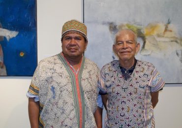 Procedentes de la Amazonía peruana, la proyección ha contado con la presencia del productor y director del documental y presidente del Coshicox Perú, Ronald Suárez, y del líder espiritual del pueblo Shipibo y licenciado en Medicina tradicional Guillermo Arévalo.