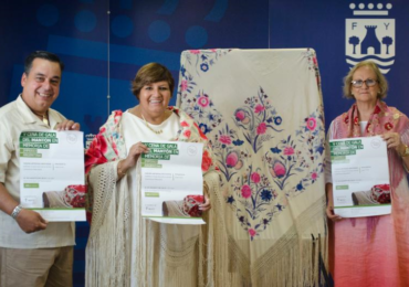 La gala contará con la actuación del artista Hoffman y la Tuna de Peritos, y con la entrada se sorteará un mantón de manila pintado por Ángela Galiano