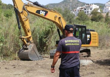 “Los trabajos están siendo realizados por una empresa que ha contratado por emergencia el Ayuntamiento, que ha destinado a las labores a una decena de trabajadores y tres máquinas”, ha detallado el concejal de Seguridad, Javier Marín.