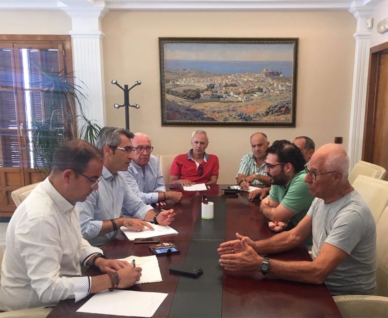 “Los vecinos nos han asegurado que algunos locales no cumplen con la normativa municipal en materia de ruido, y por parte del equipo de gobierno nos hemos comprometido a reforzar la vigilancia policial para garantizar el cumplimiento de las ordenanzas vigentes”, ha anunciado el alcalde de Benalmádena, Víctor Navas.