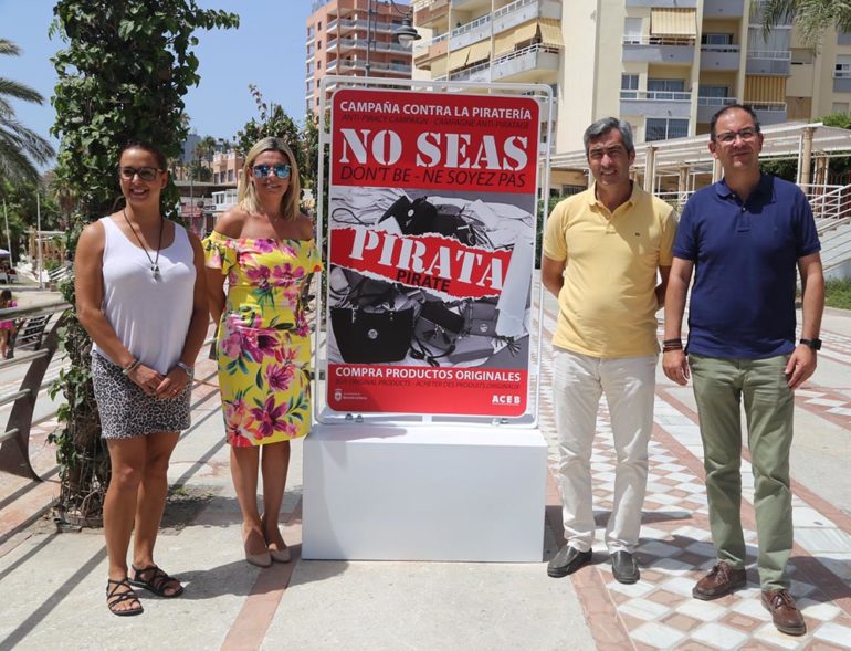 “Durante el pleno del mes de junio se aprobó por unanimidad que todas las fuerzas políticas de Benalmádena participaran en la mesa de trabajo de limpieza, que ya existía en la anterior legislatura con una periodicidad mensual”, ha explicado Víctor Navas