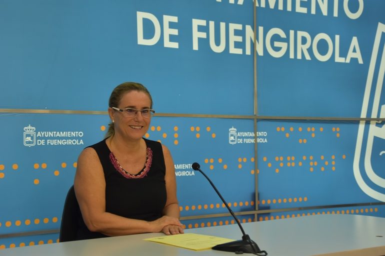 La alcaldesa de Fuengirola, Ana Mula, revela datos sobre el reciclaje del papel y cartón en la ciudad