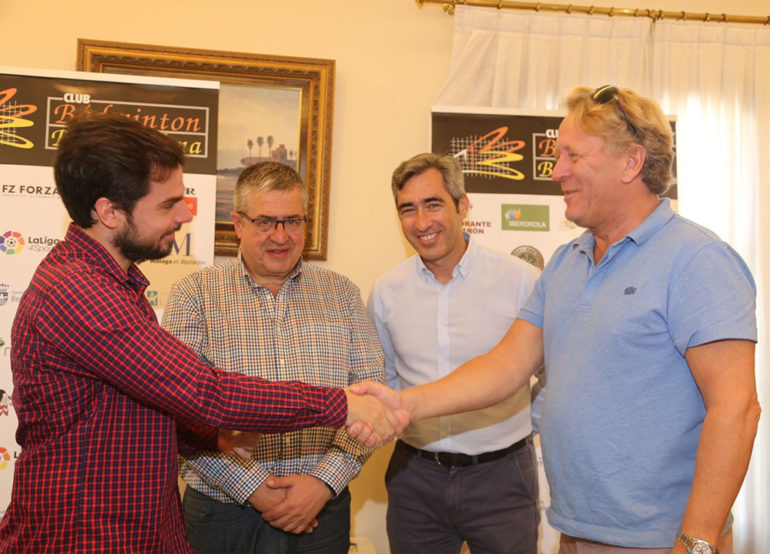 “Una de nuestras funciones como administración local es favorecer sinergias entre grupos y colectivos para impulsar el crecimiento de la ciudad y el fortalecimiento de la marca Benalmádena”, ha apuntado el alcalde de Benalmádena, Víctor Navas