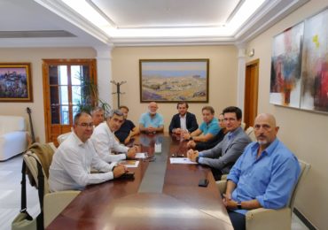 En el encuentro se ha reafirmado el compromiso de la administración local de seguir buscando un emplazamiento más adecuado para el edificio religioso