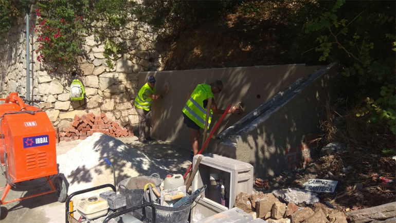 También se ha habilitado un espacio para albergar los diferentes contenedores de basura existentes en la zona