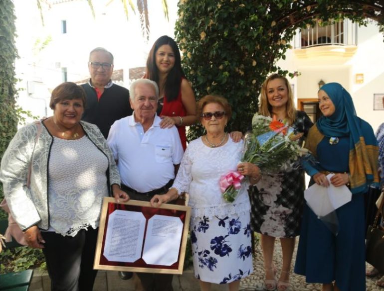 Este homenaje forma parte de la II Semana de las Personas Mayores, que hoy se clausura con una jornada de convivencia en el centro social Doña Gloria en Los Porches.", ha informado la concejala de Tercera Edad, Irene Díaz