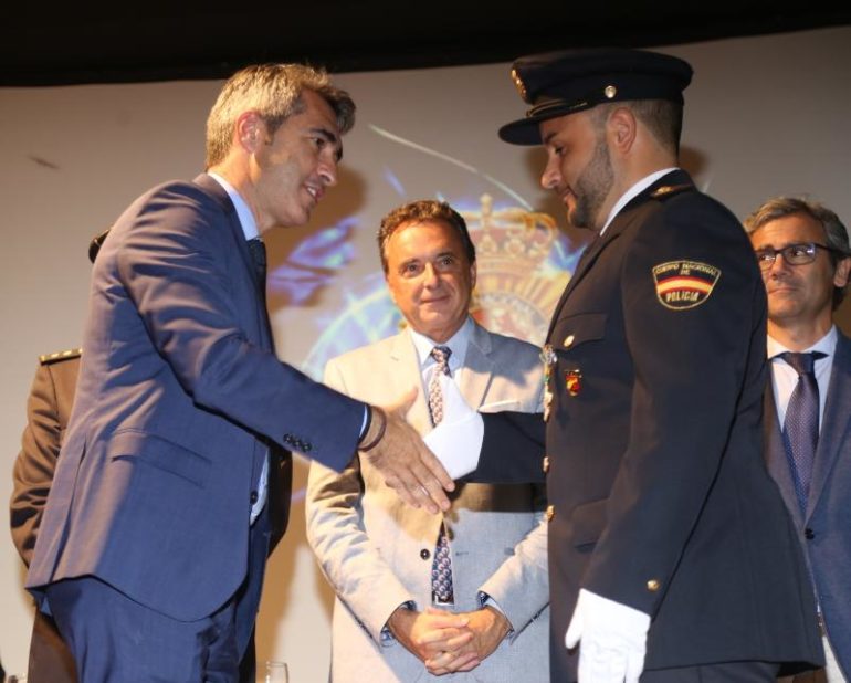 El alcalde también ha vuelto a reivindicar “la urgente necesidad de una comisaría de Policía Nacional propia para Benalmádena”