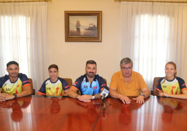 “En nombre de la Corporación, deseamos a estos tres deportistas el mayor éxito, pero sobre todo que disfruten del viaje y de la experiencia de participar en una cita deportiva de este gran nivel”, ha declarado el concejal de Deportes, Joaquín Villazón