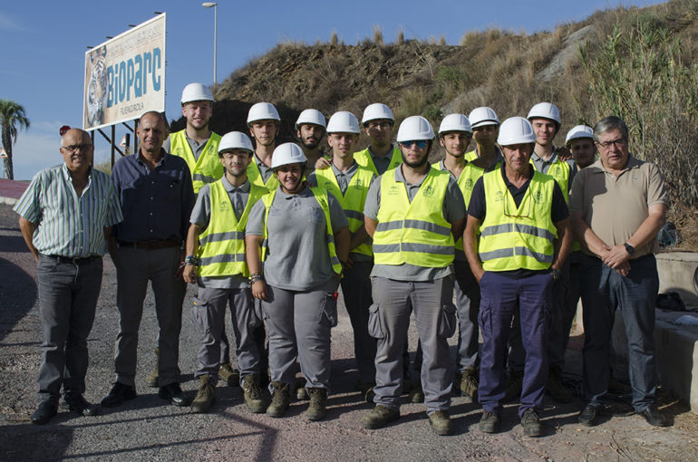 “Los alumnos-trabajadores siguen desarrollando las importantes labores que realizan para el municipio", ha detallado Villazón, que ha agradecido a alumnos, profesores y técnicos de Servicios Operativos su aportación