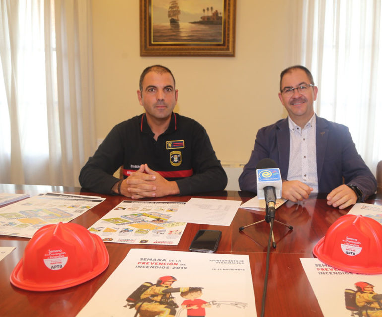 “La celebración de esta semana nace de un compromiso de la Concejalía de Emergencias con la importancia de que todas las personas, dentro de su ámbito, adquieran conocimientos sobre la prevención de riesgos, con especial hincapié en esta ocasión en los más jóvenes y las personas mayores”, ha explicado el concejal de Seguridad, Javier Marín