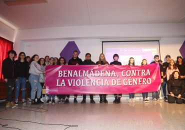 El evento ha contado con un video de denuncia de los malos tratos y diversas interpretaciones artísticas realizadas por el alumnado
