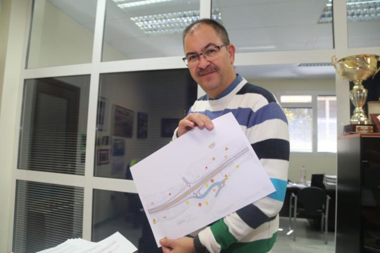 “Será necesario cerrar al tráfico el carril interior de la calzada sur (calzada sentido Málaga), cuya circulación se concentrará en los dos carriles exteriores, cuyo ancho se reducen a 3,20 metros”, ha explicado el concejal de Tráfico, Javier Marín