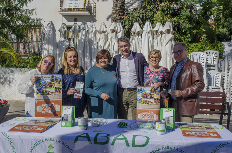 “Con estas mesas informativas ABAD sigue su labor de concienciar y sensibilizar a la sociedad para seguir ayudando a este colectivo en su trabajo a favor de las personas con discapacidad”, ha apuntado el alcalde de Benalmádena, Víctor Navas