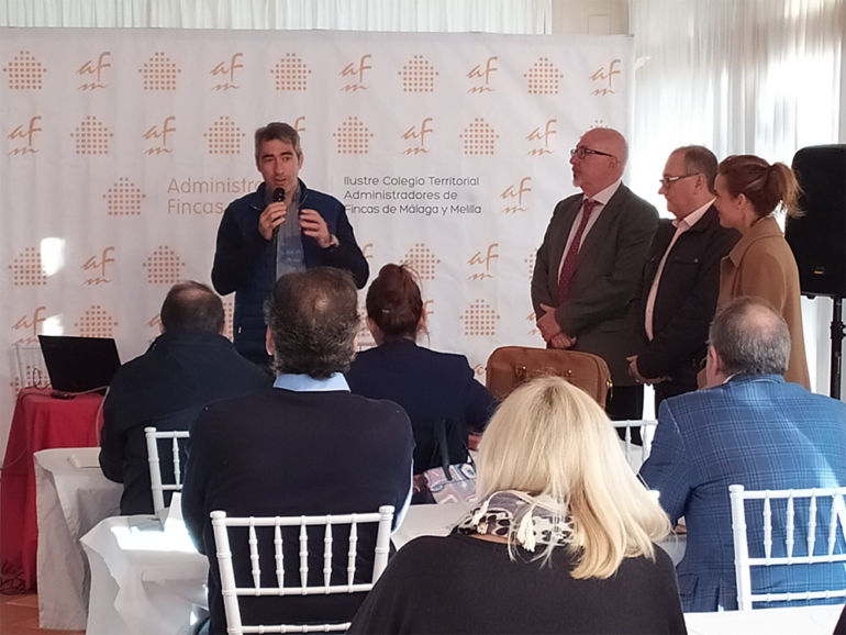 “Desde lo público trabajamos codo a codo y en colaboración con los profesionales que administran fincas y entidades urbanísticas en Benalmádena, atendiendo a las responsabilidades que tanto Ayuntamiento como administradores de fincas tenemos según el vigente marco normativo”, ha valorado el alcalde de Benalmádena, Víctor Navas