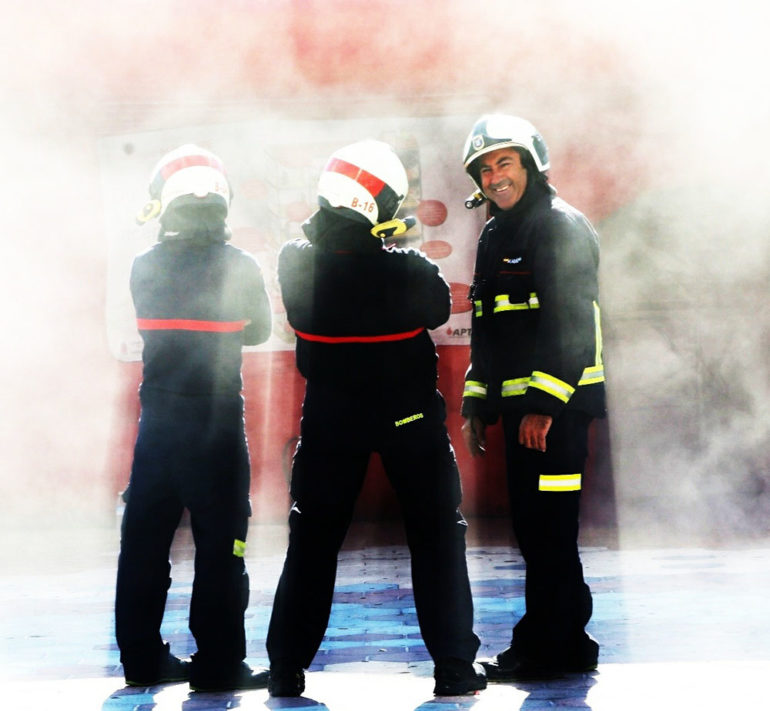 “Unos 600 escolares han aprendido hoy en el Parque de la Prevención como garantizar su seguridad personal durante el incendio de una vivienda, cómo deben comportarse y cuáles son las pautas de intervención para que los incendios no ocurran”, ha detallado el jefe de Bomberos, David Bañasco