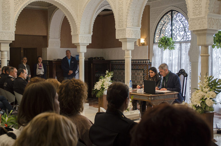 “Las 338 mujeres en Benalmádena y Torremolinos que actualmente están adheridas al protocolo de seguridad por riesgo vinculado a la violencia de género constituyen un ejemplo vivo de que, lamentablemente, este problema sigue muy presente en nuestra sociedad”, ha subrayado el alcalde de Benalmádena, Víctor Navas