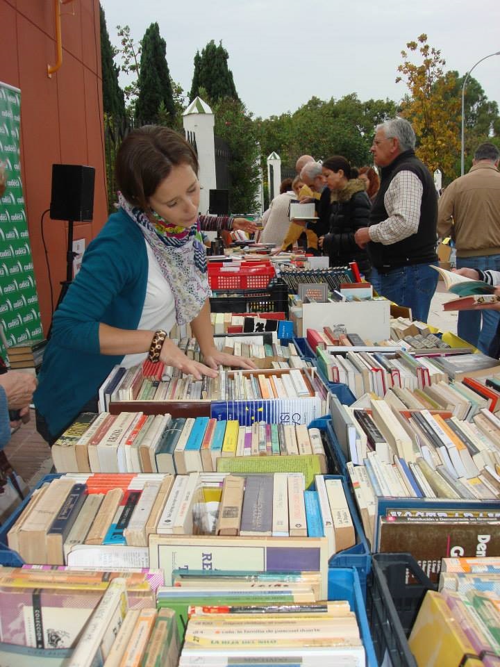 Desde las 9:00 a las 14:00 horas del sábado 30, en la entrada de la Biblioteca se ponen a la venta libros, revistas y audiovisuales a precios increíbles