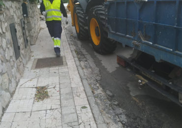 También se procederá a la instalación de nuevos bordillos y a la reposición del acerado con hormigón estampado rojo