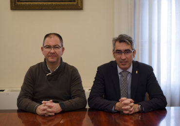 “La colocación de barras en la calle y la aglomeración de público en espacios estrechos genera una imagen que no resulta la más idónea para un municipio de la importancia turística de Benalmádena”, ha valorado el concejal de Seguridad, Javier Marín, que ha matizado que el bando únicamente exige “el cumplimiento de la normativa vigente