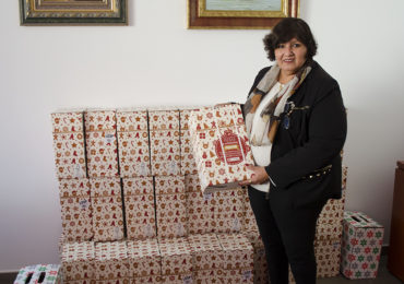 “Como cada año, la delegación de bienestar social adquiere cestas de Navidad para entregarlas a los usuarios más necesitados, intentando de esta manera transmitirles la alegría característica de estas fechas”, ha declarado Alicia Laddaga