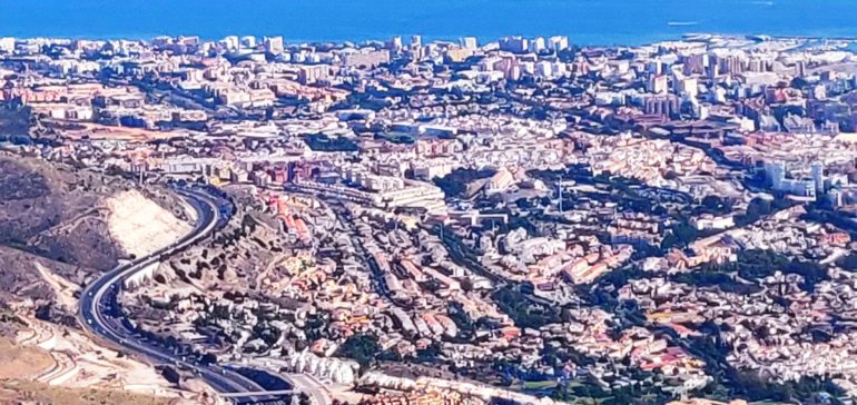 “En los próximos días vamos a ponernos en contacto con el Ayuntamiento de Fuengirola para, a raíz de esta resolución administrativa de la Junta, llegar a algún tipo de acuerdo para recuperar lo que legítimamente pertenece a Benalmádena”, ha anunciado el alcalde