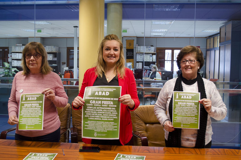 La fiesta contará con la actuación de: Verónica Martín, Lola Castillo (primer premio de Copla en Málaga), Maite Peláez, Conchi Caleta, Gero, Coro Luz de Alba, Coro Cortijo Alta, Coro Peña Virgen de la Cruz, Laura Bernal e Isabel Olmo