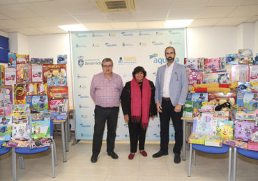 “Estas fechas ya es una tradición que Emabesa realice una donación de juguetes a la Delegación de Bienestar Social para su reparto, y que así ningún niño en situación de vulnerabilidad en Benalmádena se quede sin juguete en Navidad”, ha recordado el consejero-delegado de Emabesa, Joaquín Villazón