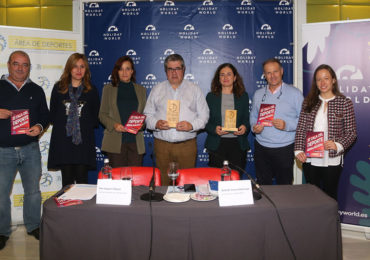 “Este año los trofeos están por primera vez elaborados con materiales 100% reciclables, y han sido realizados por alumnos del Centro Ocupacional de Benalmádena”, ha destacado el director técnico del Patronato Deportivo Municipal (PDM), Juan Carlos Maestro