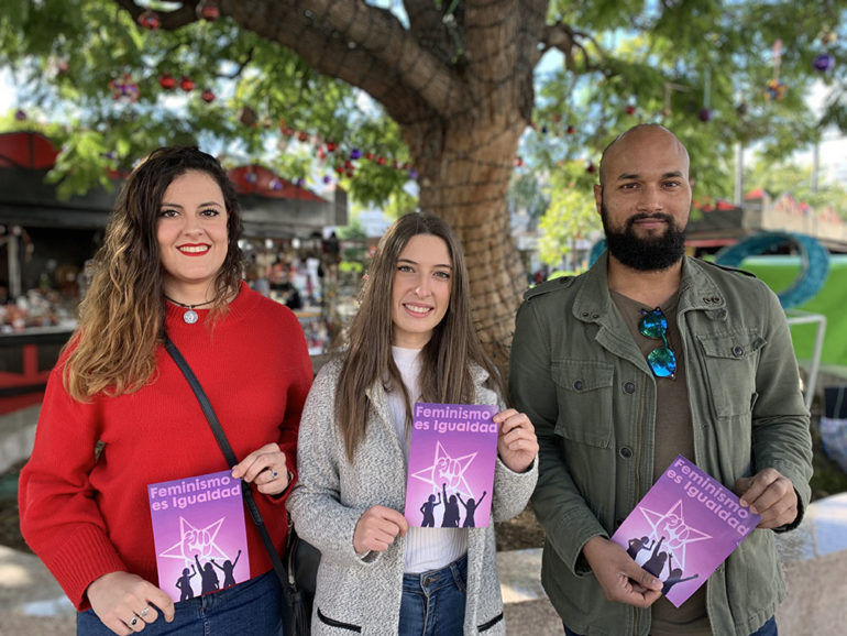 “Debemos movilizarnos, todas y todos, cada día; no podemos permitirnos el lujo de posponer la lucha y la reivindicación feminista, tenemos que seguir construyendo una sociedad que no discrimine, maltrate ni mate a las mujeres”, ha reivindicado el secretario general de las JSA en Benalmádena, Eddy Reyes