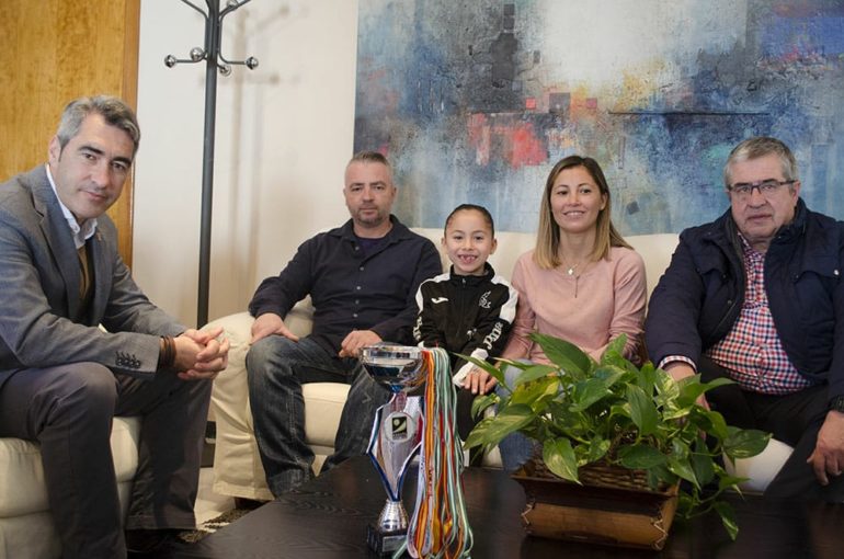 “Ornella es una de las grandes promesas del deporte benalmadense, en una categoría en la que es un año más joven que el resto de las competidoras”