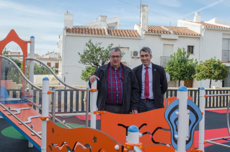 El parque dispone de un área de 240 metros cuadrados, integrada por seis juegos y tres paneles lúdicos totalmente inclusivos