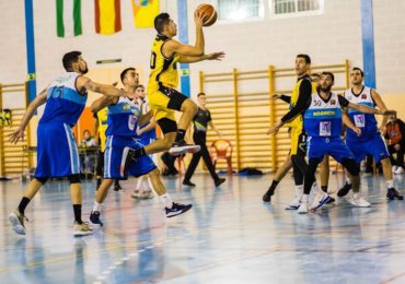 El equipo local venció al CD Roquetas por 107-97 en un disputadísimo partido, finalizado tras tres prórrogas