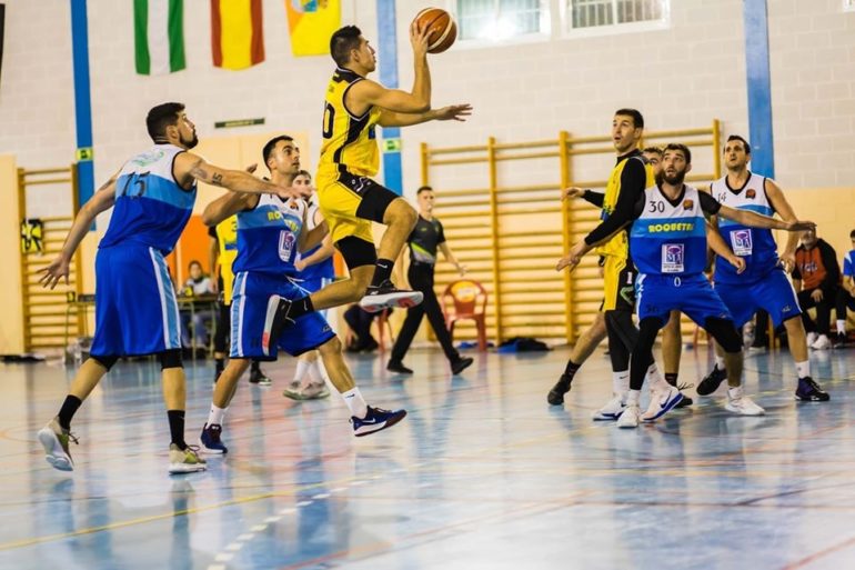 El equipo local venció al CD Roquetas por 107-97 en un disputadísimo partido, finalizado tras tres prórrogas