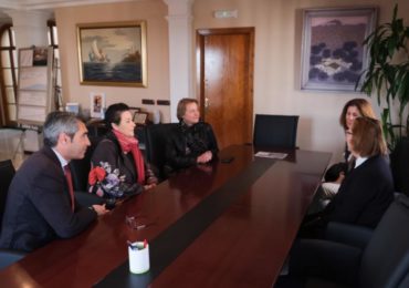 El alcalde y la concejala de Educación, Elena Galán, han mantenido un encuentro con las profesoras responsables