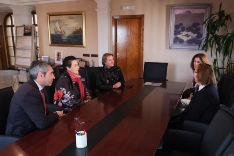 El alcalde y la concejala de Educación, Elena Galán, han mantenido un encuentro con las profesoras responsables