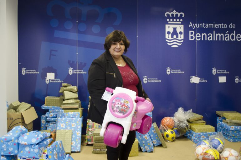 Se han repartido regalos y juguetes a unos 300 menores, niños y niñas con edades que comprenden desde bebés hasta 14 años aproximadamente