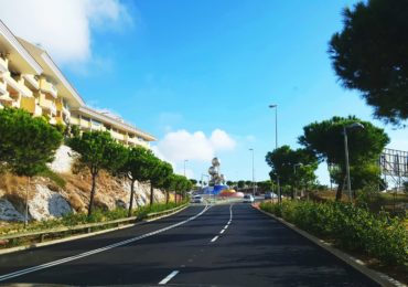 El cual contempla nuevos planes de asfaltado y acerado y la remodelación de calles del centro comercial abierto