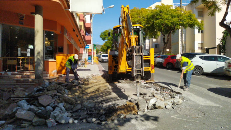 Para aumentar la visibilidad al peatón y con el fin de evitar posibles atropellos, se procederá a la construcción de una isleta