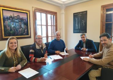 Siendo esta la parte de una parcela municipal que acoge su sede