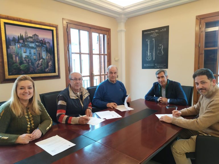 Siendo esta la parte de una parcela municipal que acoge su sede