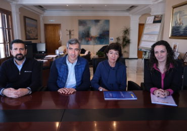 El alcalde y la concejala de Puerto Deportivo presentan el curso que se celebrará en el Centro Náutico