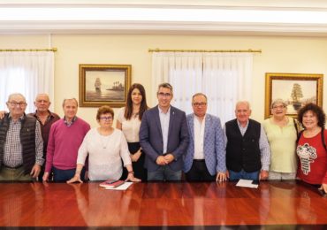 “Hoy trasladamos a la ciudadanía la noticia del cierre temporal de los centros sociales y de participación activa de mayores tras el anuncio lanzado por la Junta de Andalucía”, ha anunciado Víctor Navas