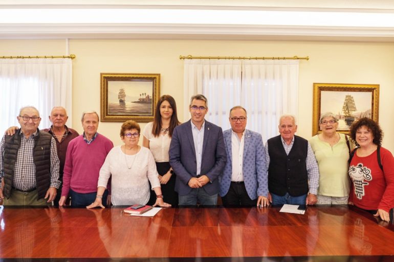 “Hoy trasladamos a la ciudadanía la noticia del cierre temporal de los centros sociales y de participación activa de mayores tras el anuncio lanzado por la Junta de Andalucía”, ha anunciado Víctor Navas