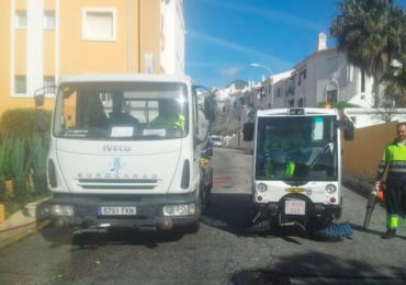 Se baldea y pulveriza con desinfectante dos veces al día las zonas próximas a hospitales y centros de salud del municipio