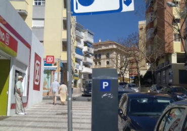 La ciudadanía no tendrá que pagar por el uso de las plazas de aparcamiento de zona azul hasta nuevo aviso