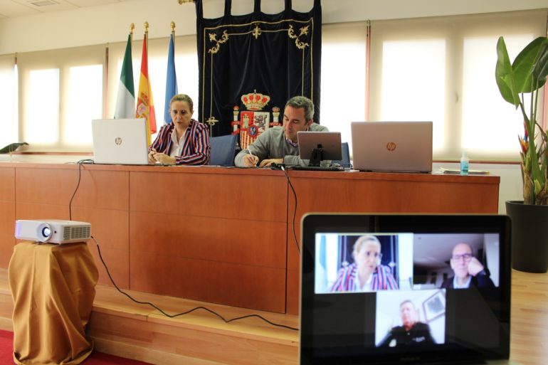 La alcaldesa de Fuengirola se reúne con los mandos de la Policía Nacional y de la Policía Local